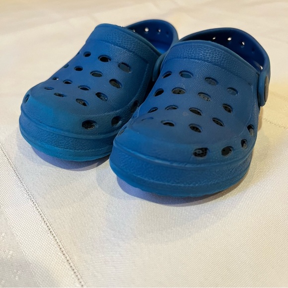 Unisex Kids Blue Clogs Slippers Sandals Slip on Shoes Eur 20-21 Size 4-5 12-18 M - Picture 12 of 12